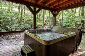 Outdoor spa tub