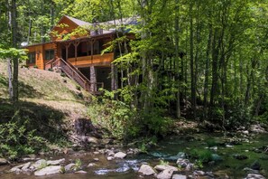 Exterior - River Lodge-Pet Friendly, Luxury Log Cabin Rental, 3 Bedrooms, 5 Fireplaces, Hot Tub, 2 Decks with Outdoor Entertaining Areas on Creek in Western NC (Topton)