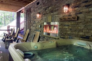 Outdoor spa tub