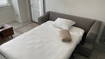 2 bedrooms, desk, free WiFi, bed sheets