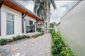 Property grounds - Ivory Pool Villa in Nai Harn (Phuket)