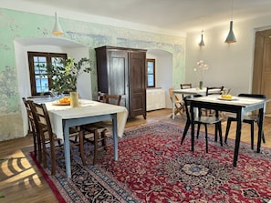 Dining - Vila Kobdilj 1835 – Room Oliva | Sunlit Balcony Room (Stanjel)