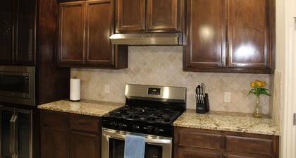 Beautiful 3-bedroom house with Office and Den in fabulous Surrey Hills Yukon, OK