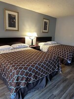 Habitación doble | Escritorio, espacio para trabajar con un portátil, cortinas opacas