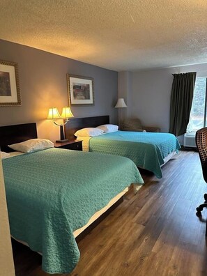 Bureau, espace de travail pour ordinateur portable, rideaux occultants