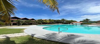 3 habitaciones,  WIFI, Terraza, playa privada, A/C, pet friendly, Coronado