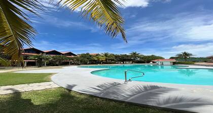 3 habitaciones, WIFI, Terraza, playa privada, A/C, pet friendly, Coronado