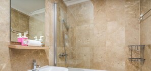 Hair dryer, towels, soap, shampoo - #289 T2 Almeida Garret F by Home Holidays (Albufeira)