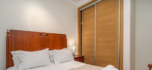 2 bedrooms, iron/ironing board, free WiFi, bed sheets - #289 T2 Almeida Garret F by Home Holidays (Albufeira)