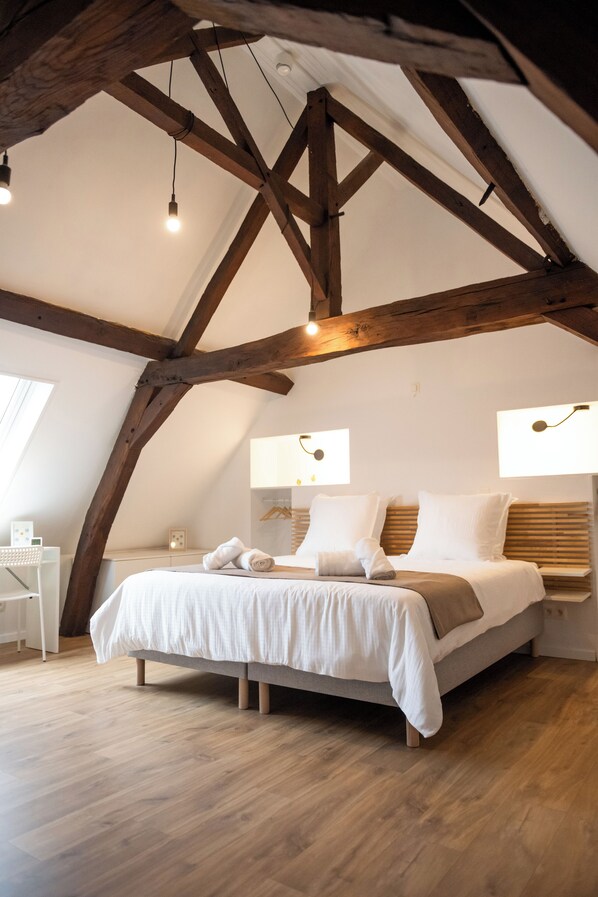 3 habitaciones, cortinas blackout y tabla de planchar con plancha 