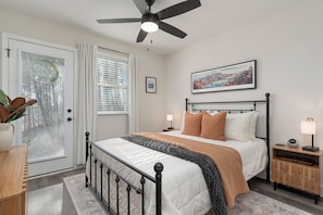 3 bedrooms, desk, iron/ironing board, travel cot - Ideal Location & Mountain Views: Chattanooga Home! (Chattanooga)