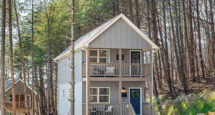 Ideal Location & Mountain Views: Chattanooga Home!