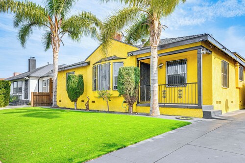8 Mi to Dtwn LA: Apt w/ Shared Patio!
