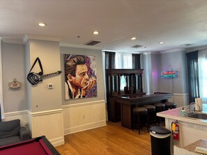 Interior - Spacious condo in the heart of nightlife district (Charleston)