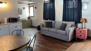 Living area - Hanna's Cottage in the Downtown Historic District of Hermann, Missouri (Hermann)