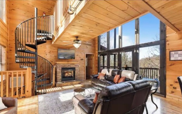 Smart TV, fireplace