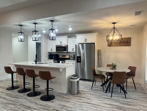 Private kitchen - Serenity Lounge
NEW-FRESH-MODERN HOUSE 
With TVs in All rooms (Jackson)