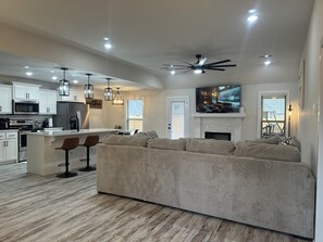 Interior - Serenity Lounge
NEW-FRESH-MODERN HOUSE 
With TVs in All rooms (Jackson)