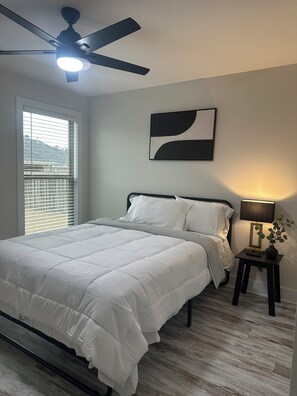 3 bedrooms, iron/ironing board, WiFi, bed sheets