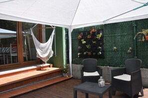 Terrace/patio - Between sea and forest, ideal for couples, quiet place 5 minutes from the beach. (Moaña)