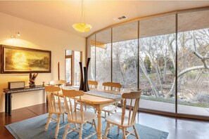 Dining - River Spirit- Arquitectural wonder of the Sequoias (Three Rivers)