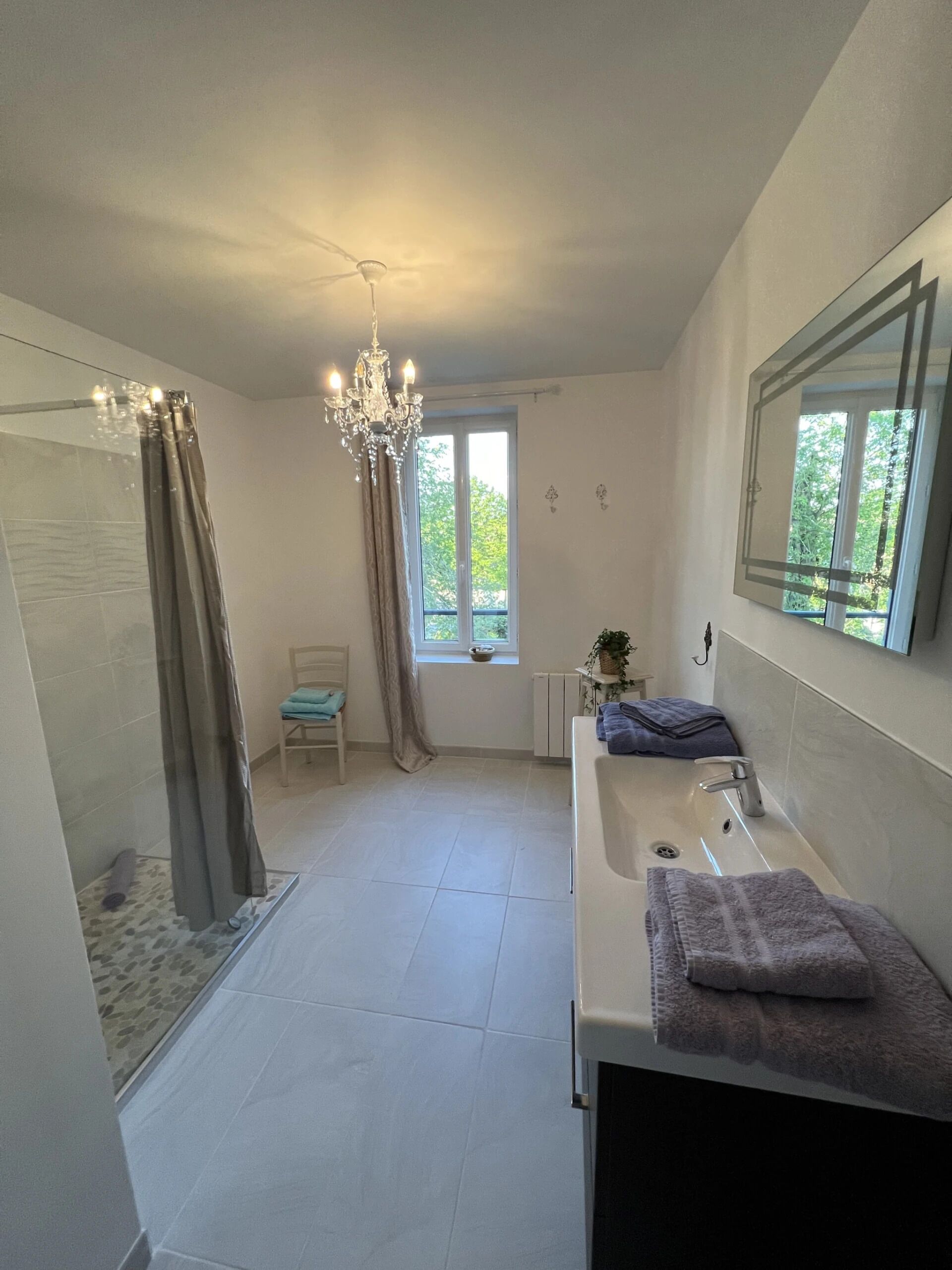 Classic Triple Room | Bathroom | Shower, hair dryer