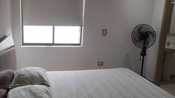 2 bedrooms, iron/ironing board, WiFi