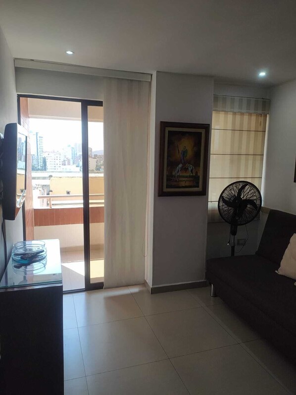 Living area - 2 BEDROOM 2 BATHROOM WITH DOORMAN (Bucaramanga)