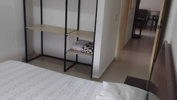 2 bedrooms, iron/ironing board, WiFi