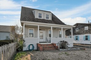 Exterior - Norfolk Ocean View Beach House / Dog Friendly (Norfolk)