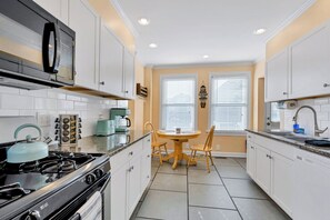 冰箱、微波炉、烤箱、炉灶