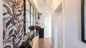 Apartment, 2 Bedrooms, Accessible, City View | Interior