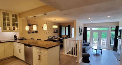 Charming Muskoka Getaway on Fairy Lake, Huntsville