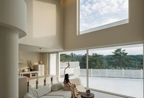 Cribs/infant beds
