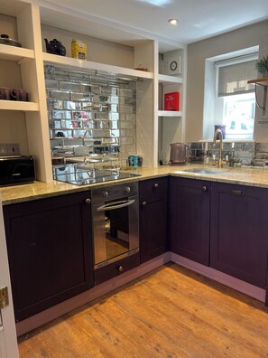 Fridge, microwave, oven, dishwasher -  Pimpernel Cottage,Bijou Coastal retreat in Blakeney,courtyard,pub, sleeps 3.🌟 (Blakeney)