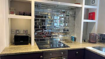 Réfrigérateur, micro-ondes, four, lave-vaisselle