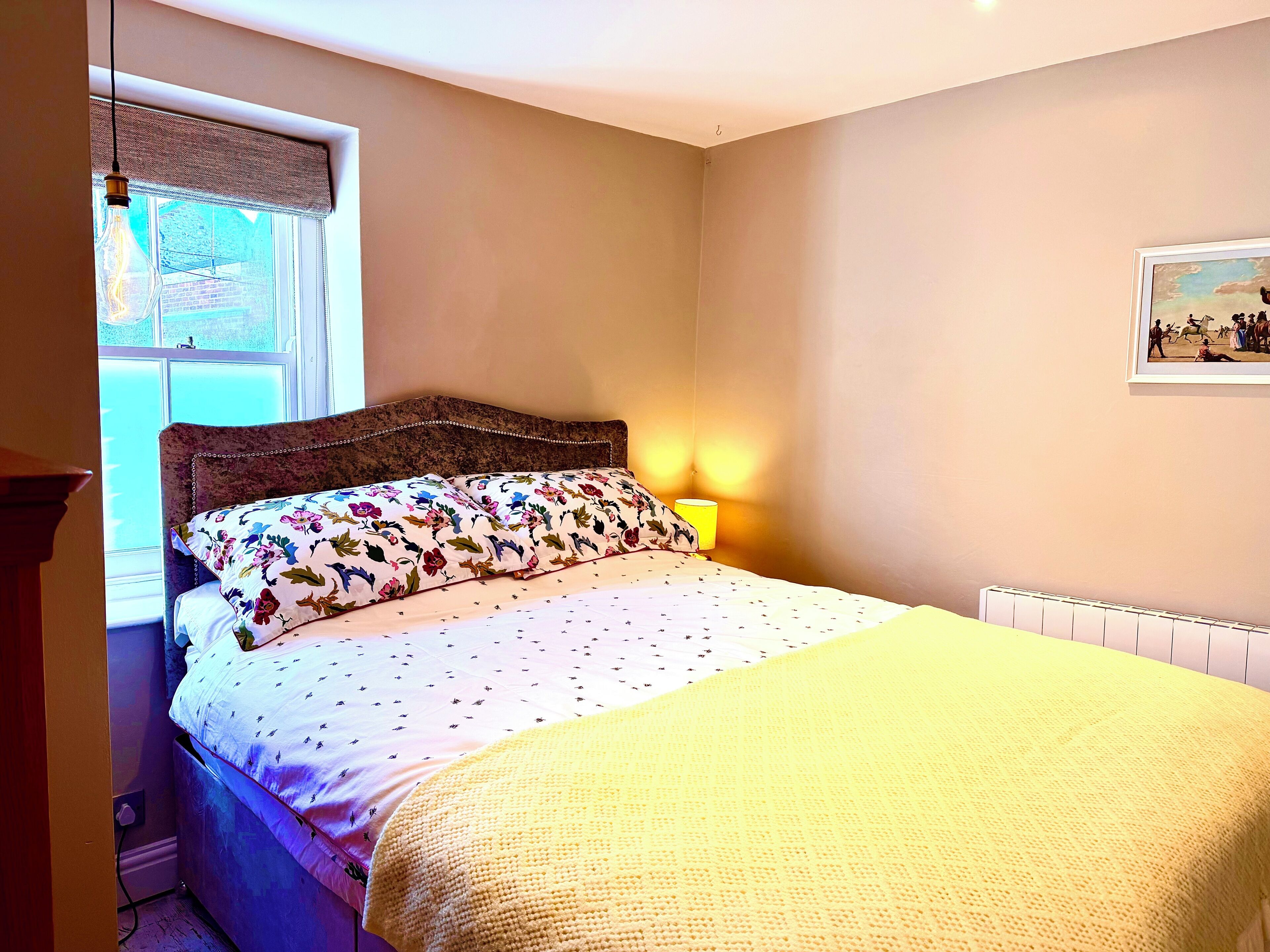 2 bedrooms, travel cot, free WiFi, bed sheets