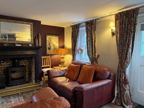 Smart-TV, Kamin, Bücher