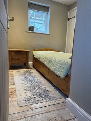 2 Schlafzimmer, Reisekinderbett, kostenloses WLAN, Bettwäsche