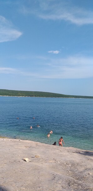 Beach - Šarmantno stanovanje sa krasnim pogledom na more i prelijepa zelena Istra. (Pavićini)