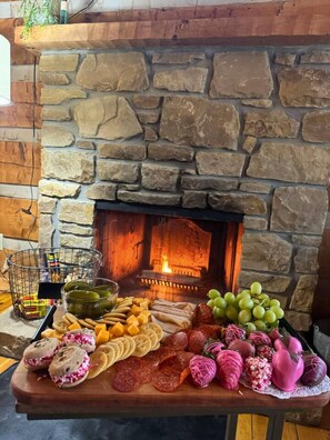 Dining - Red Cedar Log Cabin in Nashville (Nashville)