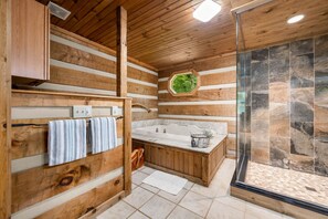 Hair dryer - Red Cedar Log Cabin in Nashville (Nashville)