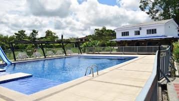 3 piscine all'aperto