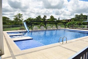 Familjestuga - utsikt mot kanalen | 9 sovrum, arbetsyta för laptop, gratis wi-fi och sängkläder