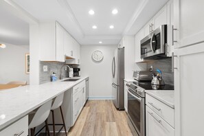 Køleskab, mikrobølgeovn, ovn, opvaskemaskine