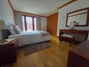 2 chambres, fer et planche à repasser, accès au Wi-Fi (inclus)