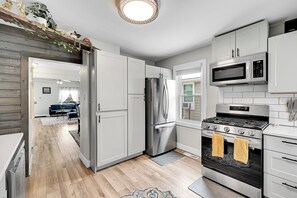 Mikrowelle, Ofen, Herdplatte, Geschirrspüler