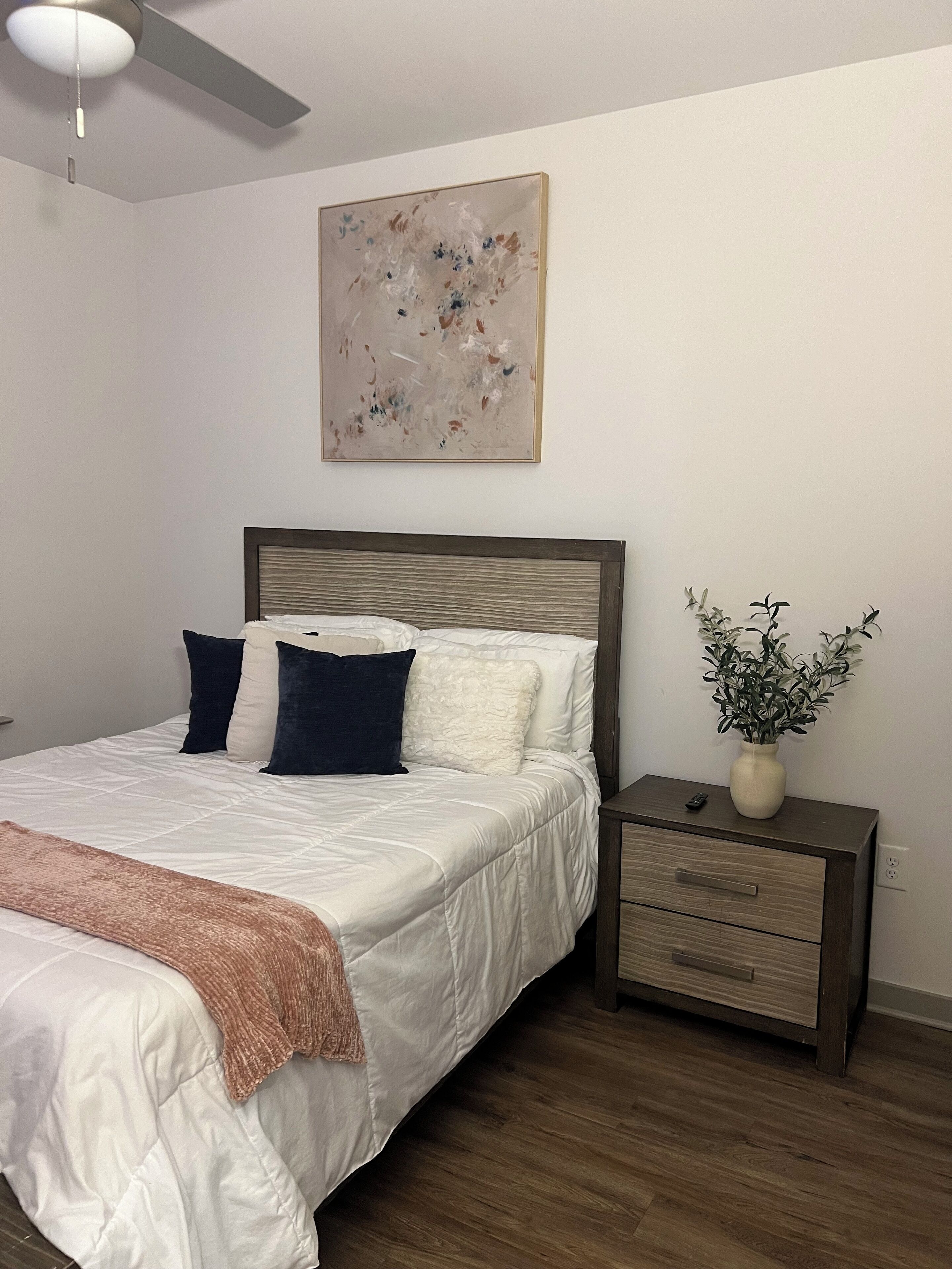 2 bedrooms, iron/ironing board, WiFi, bed sheets