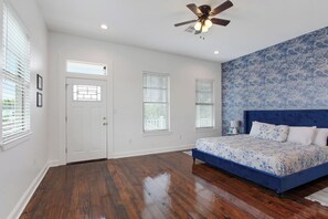3 Schlafzimmer, Zimmersafe, Schreibtisch, Bügeleisen/Bügelbrett