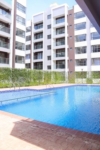 Ultimate Safari Retreat, airport in 9mins, Pool,Gym,Binoculars & Coffee